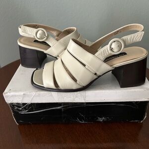 Liz Claiborne, Elegant Cream sandals made of soft calf leather, Slingback Heels.